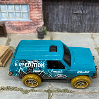 Loose Hot Wheels Range Rover Classic in Teal Hot Wheels Expedition