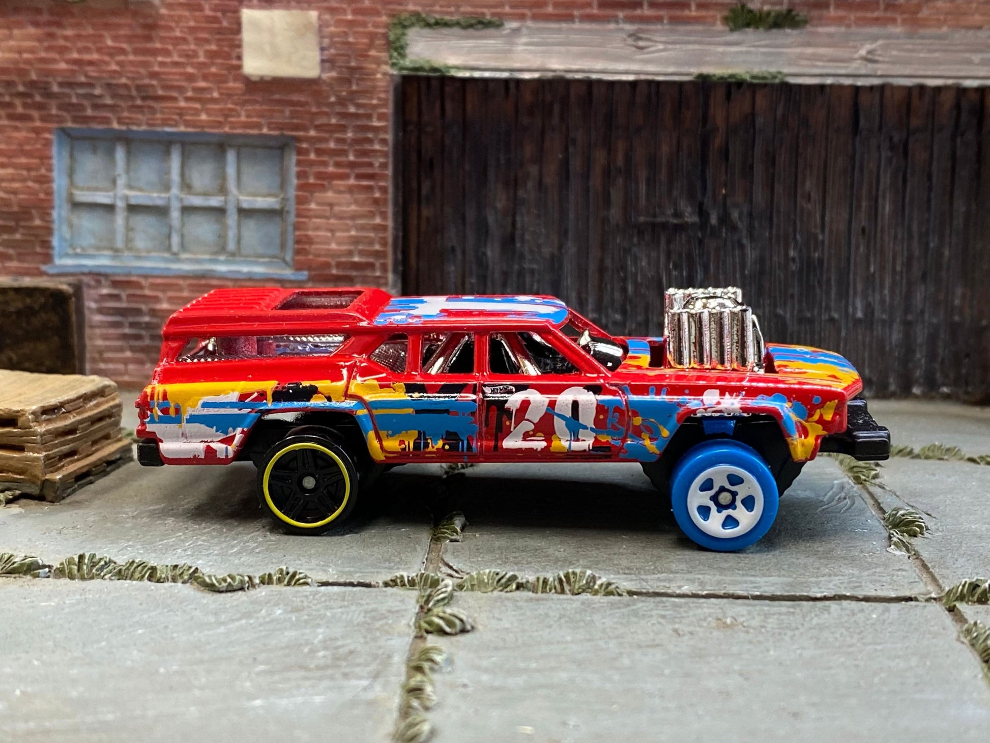 Loose Hot Wheel - Oldsmobile Vista Cruiser "Cruise Bruiser" - Red Multi Color 20