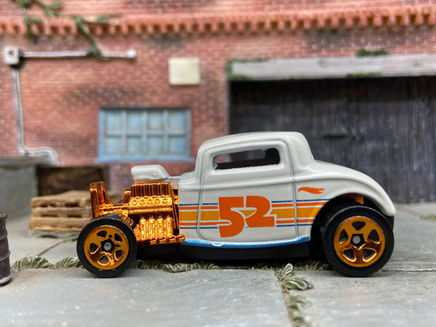 Loose Hot Wheels - 1932 Ford Model A 3 Window - Pearl and Chrome 52nd Anniversary Livery