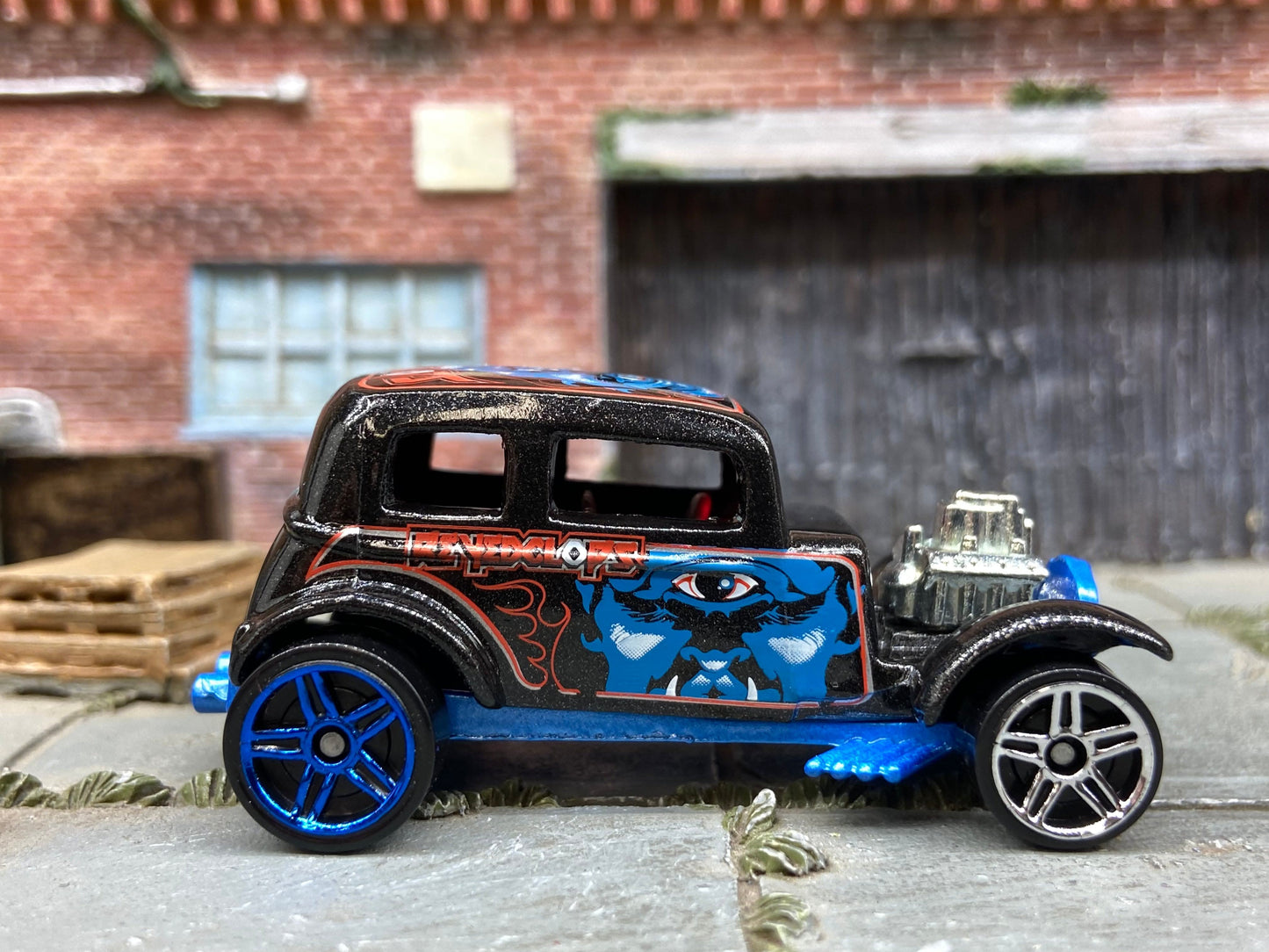 Loose Hot Wheels - 1932 Ford Vicky - Black and Blue Reyedclops Livery