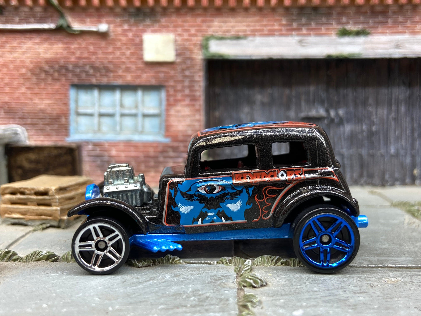 Loose Hot Wheels - 1932 Ford Vicky - Black and Blue Reyedclops Livery