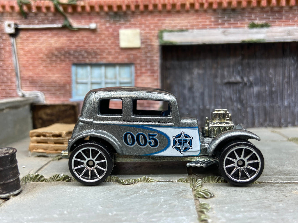 Loose Hot Wheels 1932 Ford Vicky Dressed in Silver #005 Race Livery