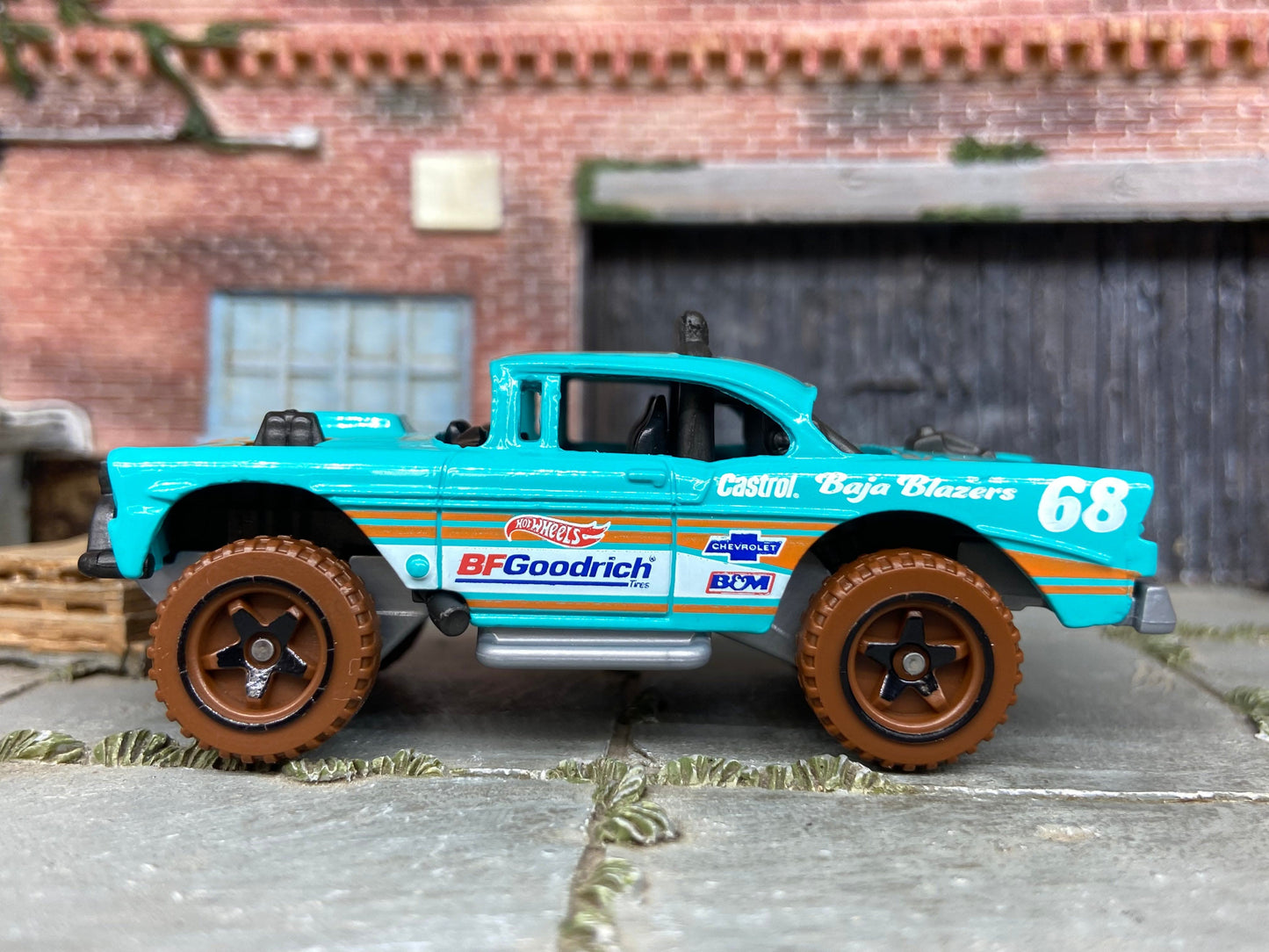 Loose Hot Wheels: 1955 Chevy Big Air Bel Air 4x4 in Blue and White