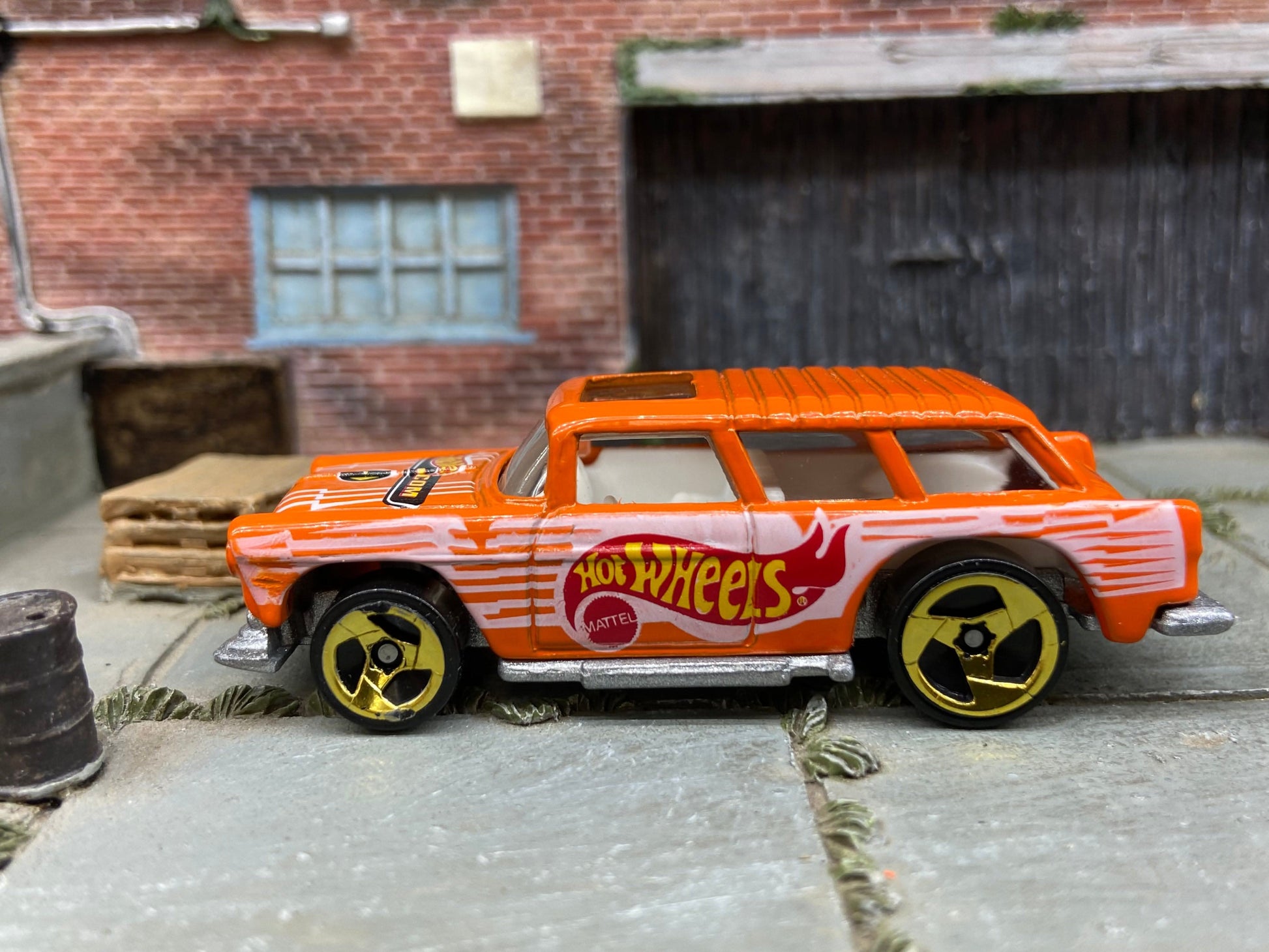 Loose Hot Wheels - 1955 Chevy Nomad - Hot Wheels Orange and White Livery