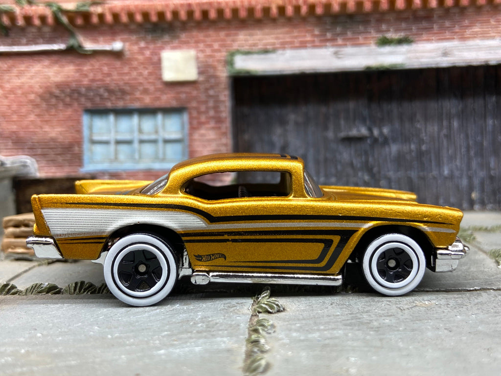 Loose Hot Wheels: 1957 Chevy Dressed in Gold and Black