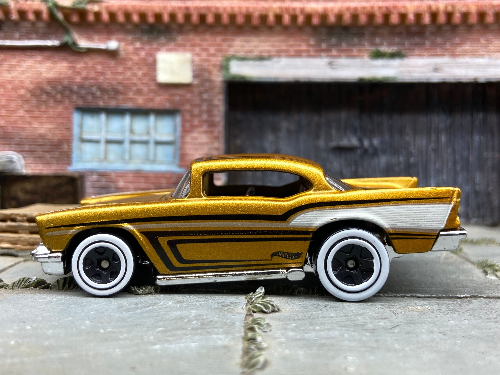 Loose Hot Wheels -1957 Chevy - Gold and Black