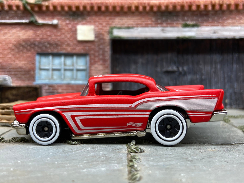 Loose Hot Wheels: 1957 Chevy Dressed in Red and White