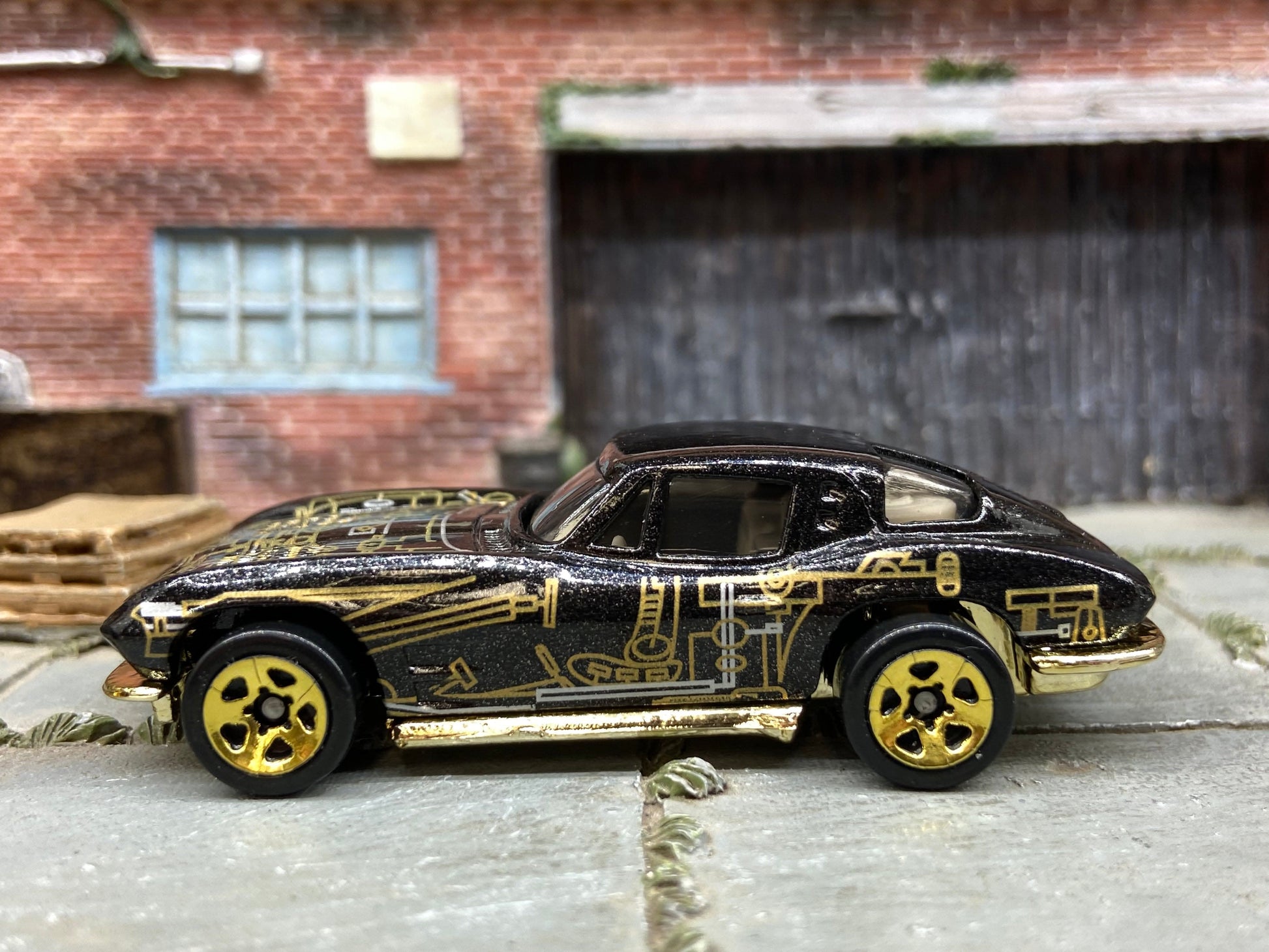 Loose Hot Wheels - 1963 Chevy Corvette Stingray - Black and Gold
