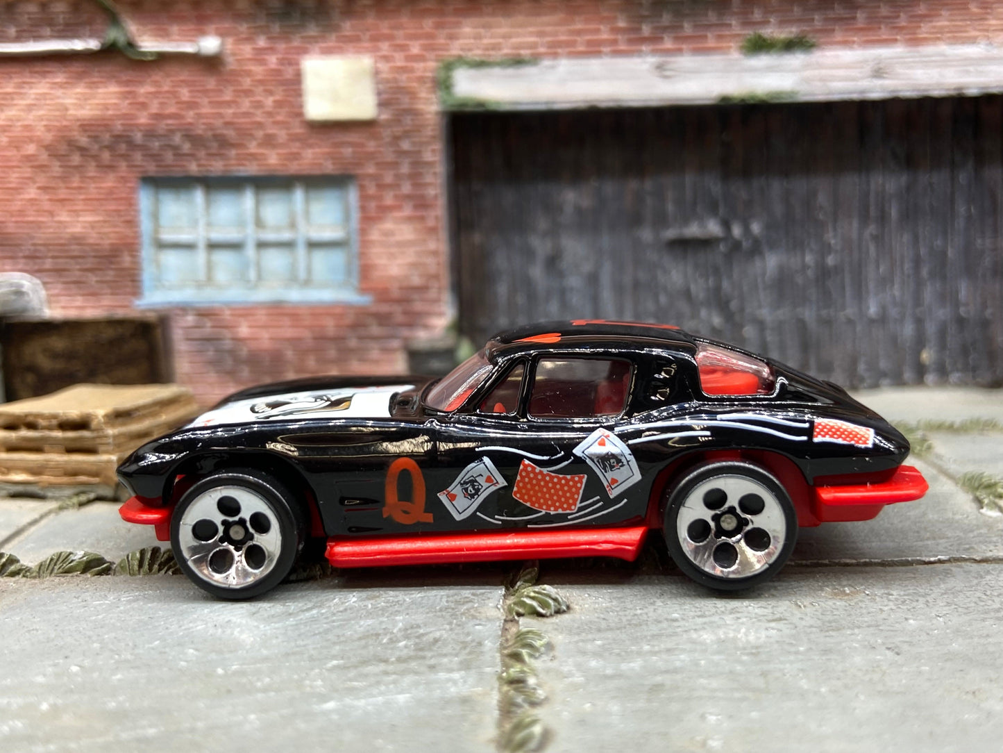 Loose Hot Wheels - 1963 Chevy Corvette - Black and Red Queen of Hearts
