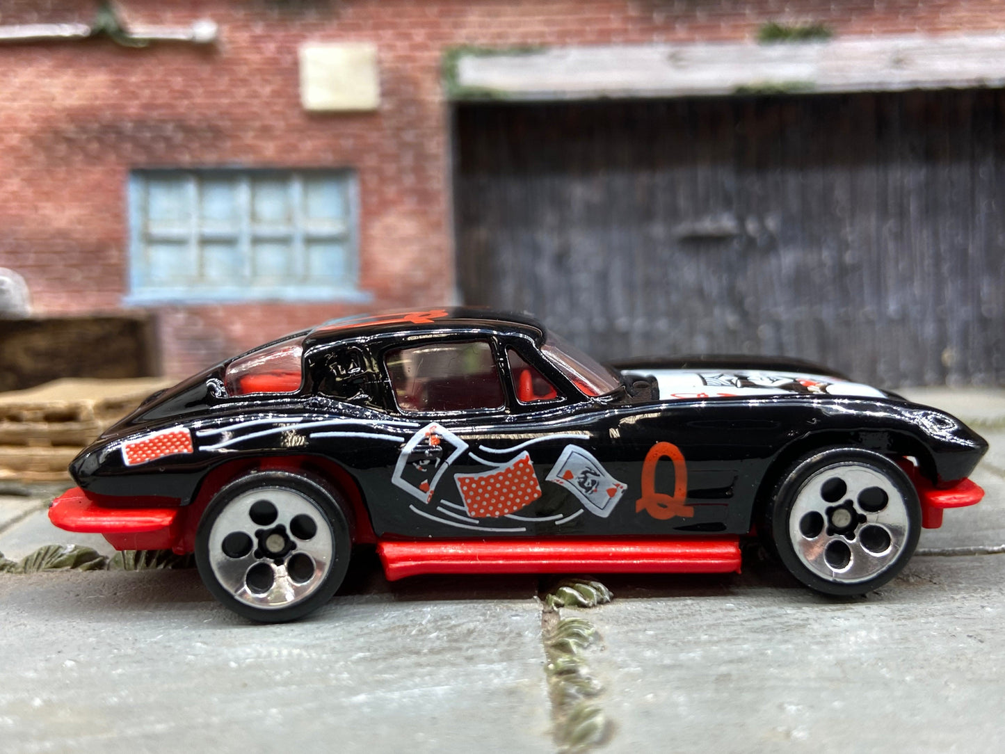 Loose Hot Wheels - 1963 Chevy Corvette - Black and Red Queen of Hearts