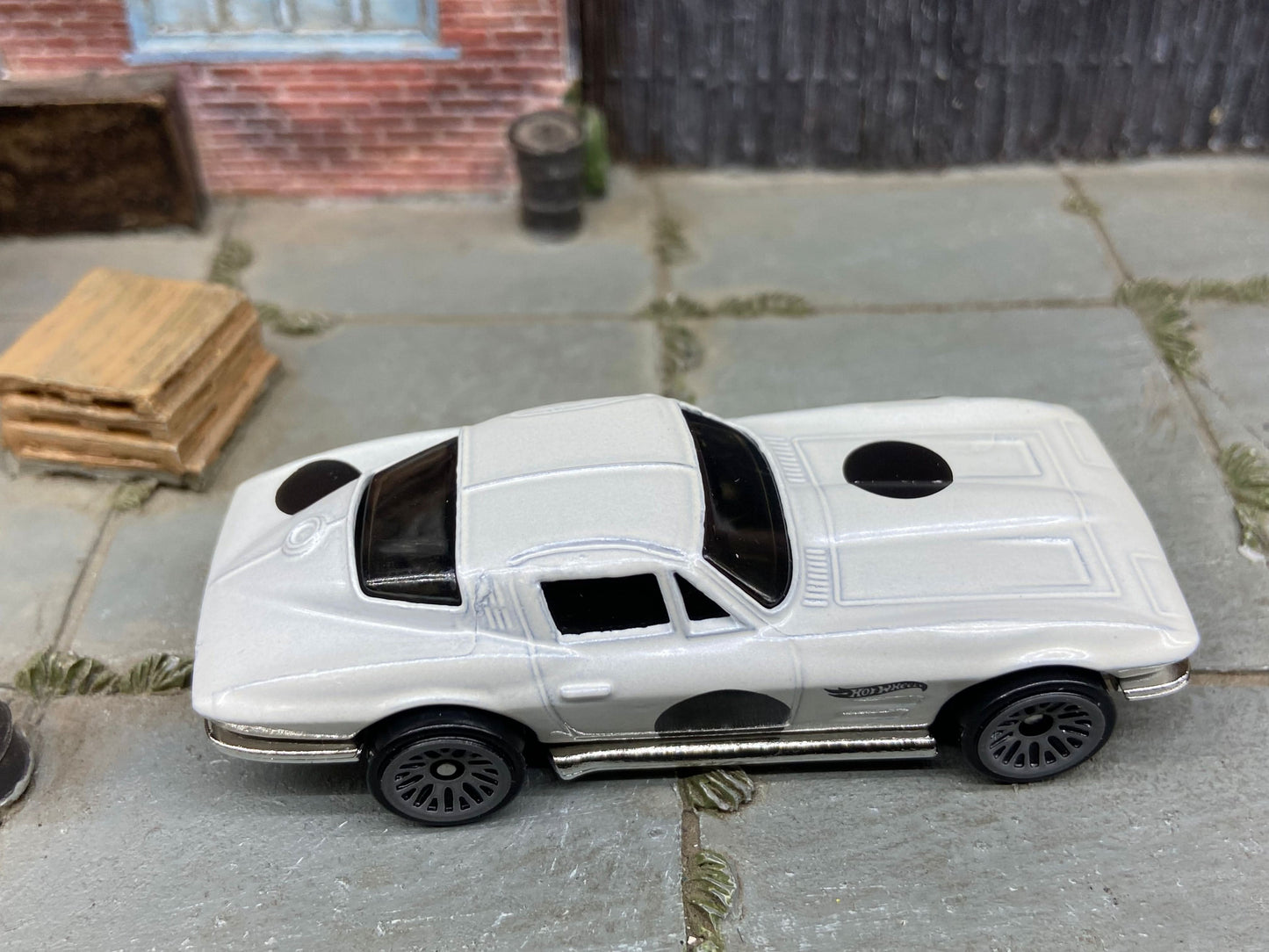 Loose Hot Wheels - 1964 Chevy Corvette Sting Ray - White and Black