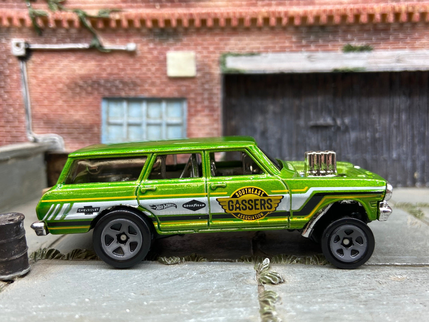 Loose Hot Wheels - 1964 Chevy Nova Station Wagon Gasser - Southeast Gassers Satin Green Livery
