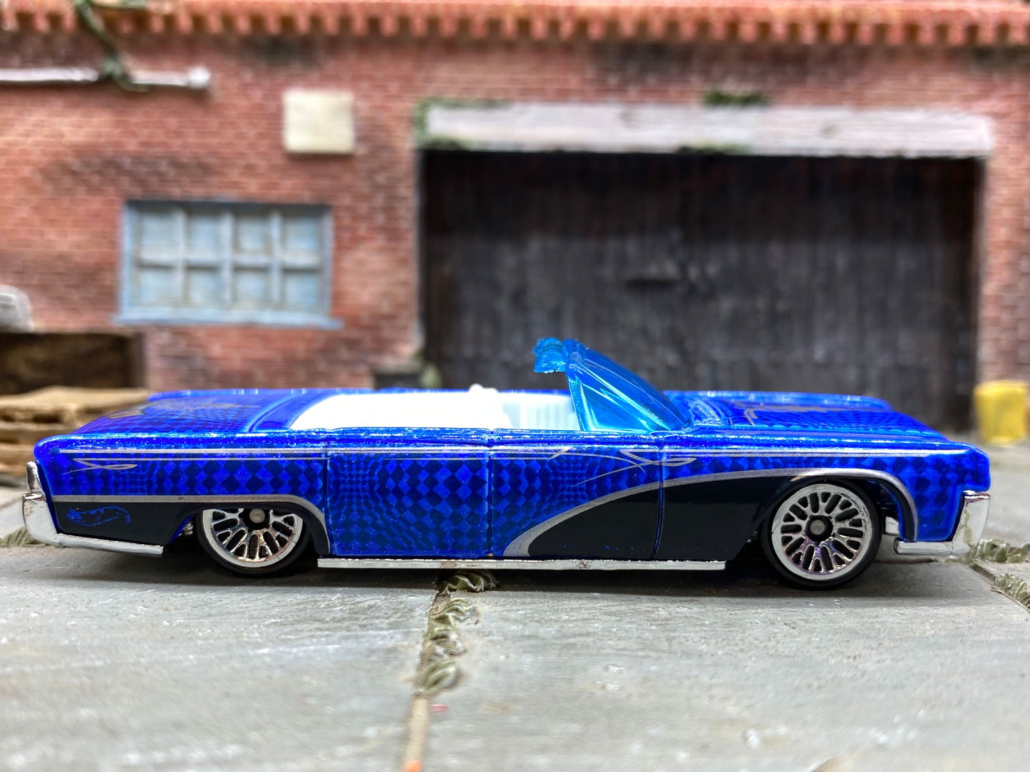 Loose Hot Wheels 1964 Lincoln Continental Convertible Dressed in Blue and Black
