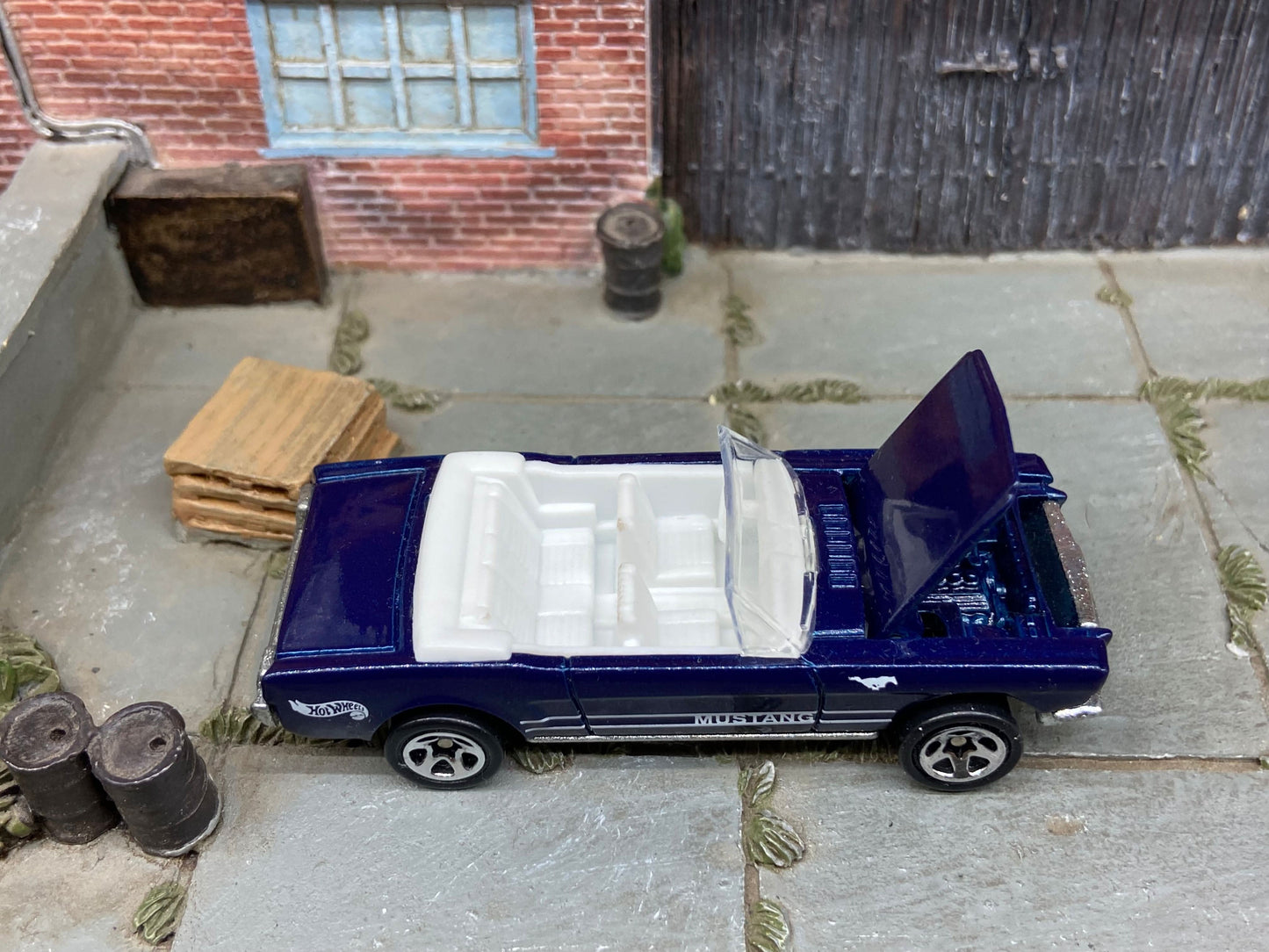 Loose Hot Wheels - 1965 Ford Mustang Convertible - Dark Blue and White