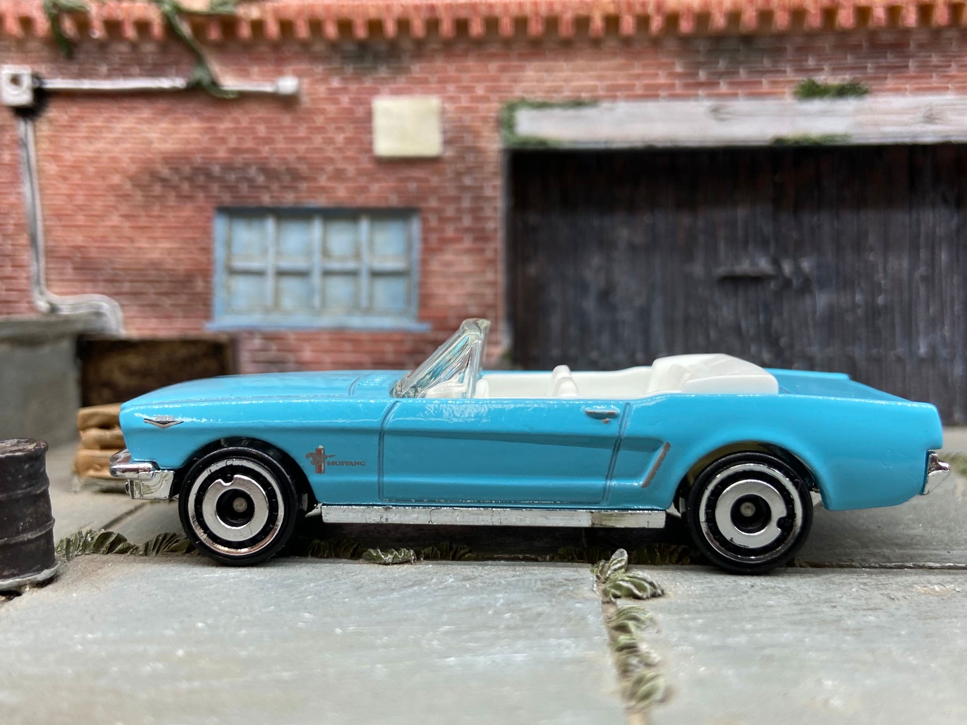 Loose Hot Wheels - 1965 Ford Mustang Convertible - Light Blue and White
