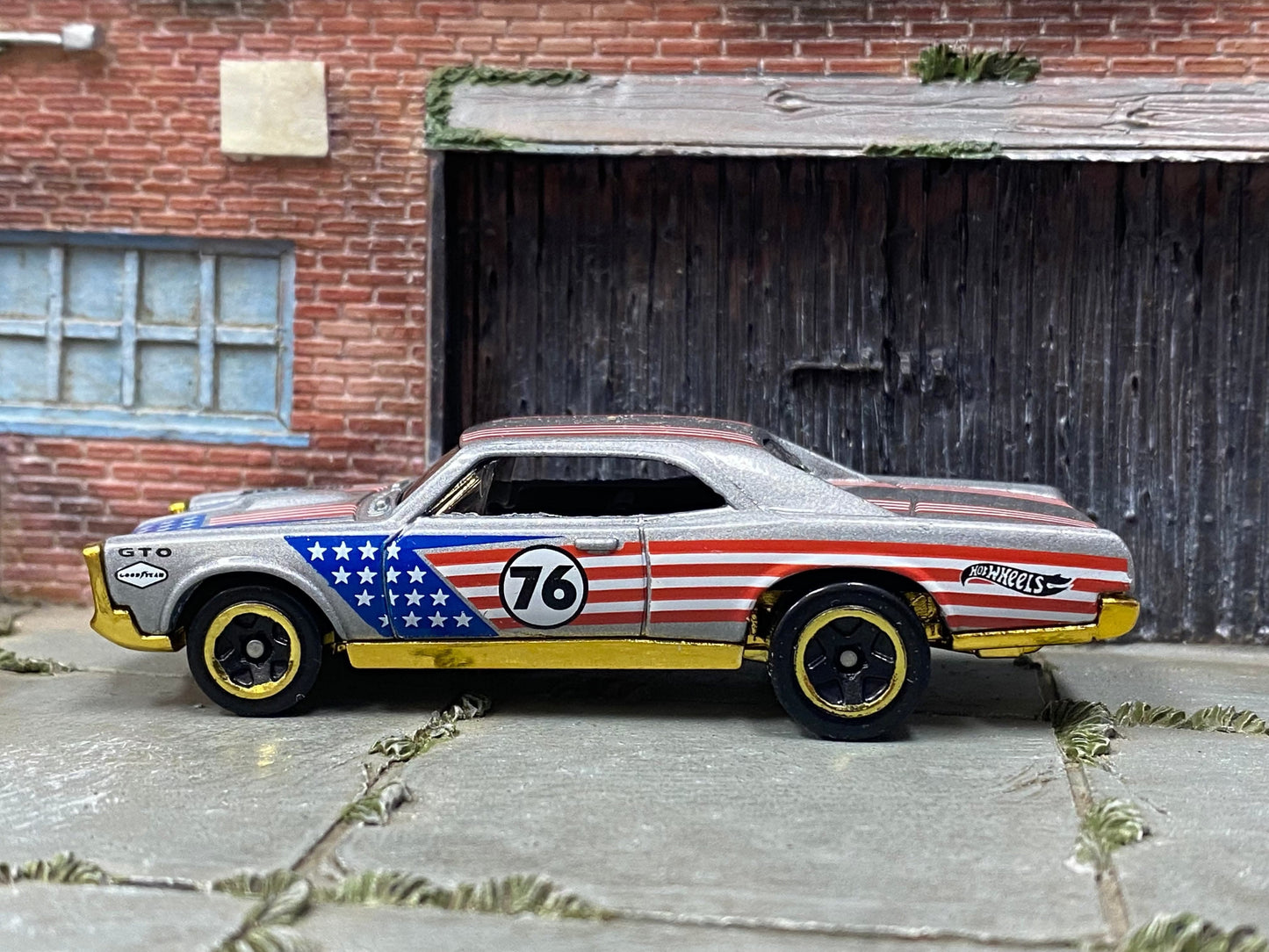 Loose Hot Wheels - 1967 Pontiac GTO - Silver and Gold Stars and Stripes
