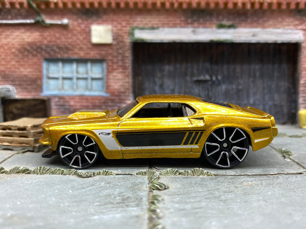 Loose Hot Wheels -1969 Ford Mustang - Gold, Black and White