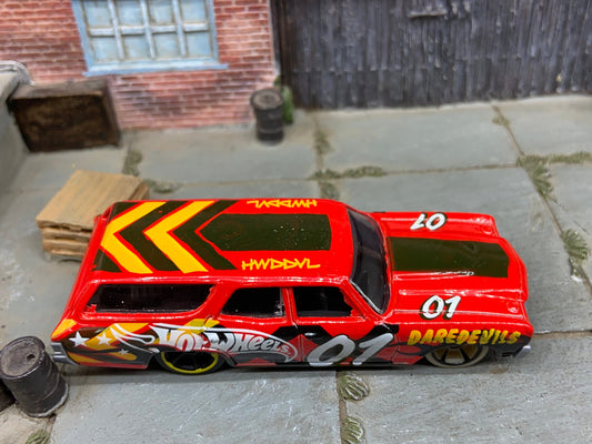 Loose Hot Wheels 1970 Chevy Chevelle SS Station Wagon Dressed in Daredevils Red and Green Livery