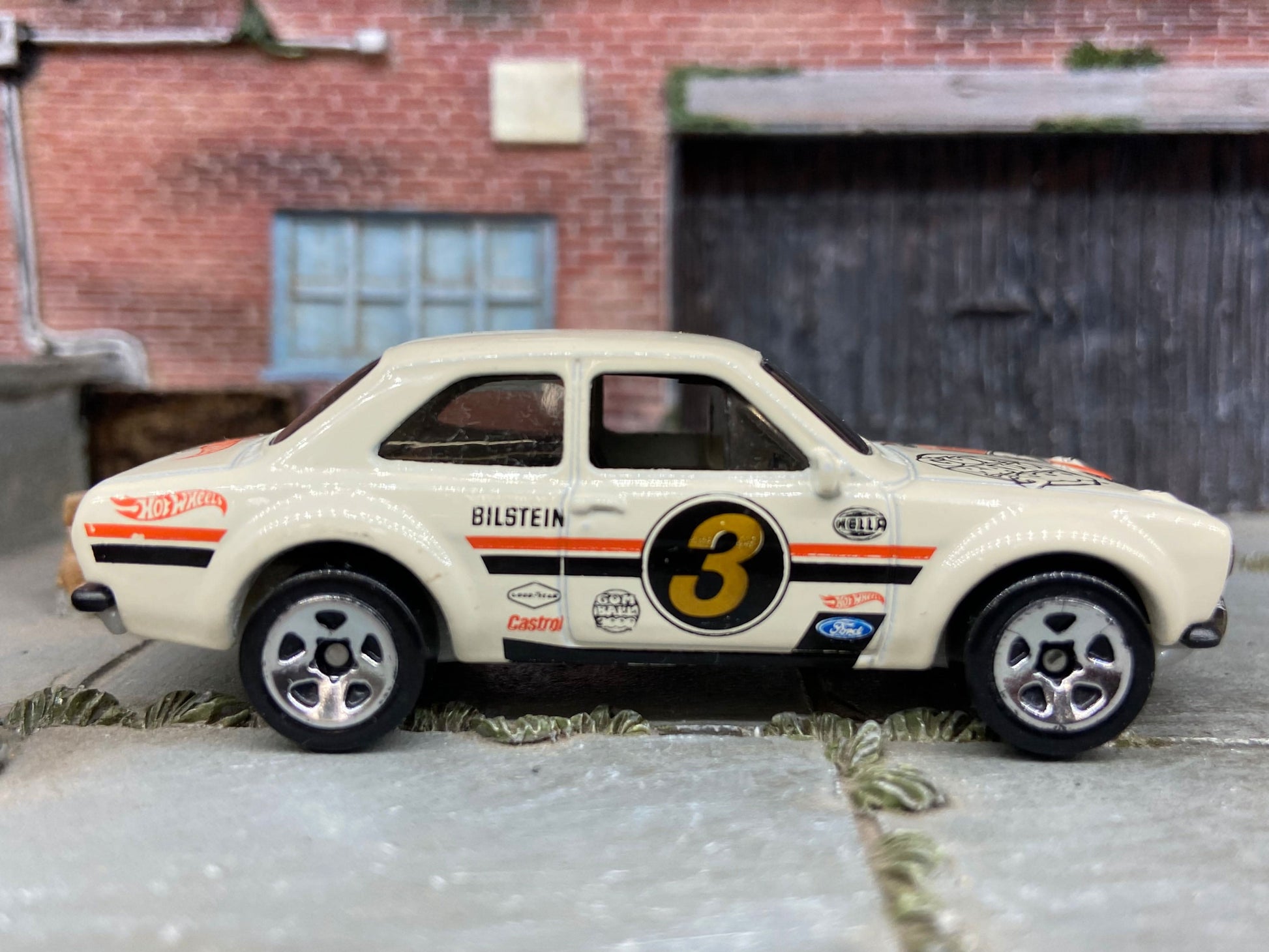 Loose Hot Wheels 1970 Ford Escort RS 1600 Dressed in Off White #3 Gum Ball 3000 Race Livery