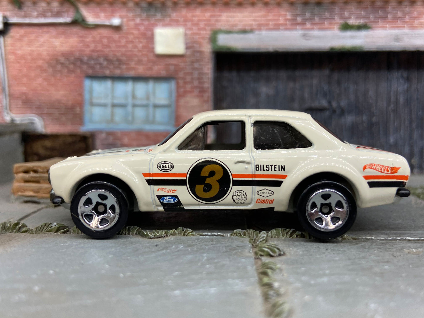 Loose Hot Wheels 1970 Ford Escort RS 1600 Dressed in Off White #3 Gum Ball 3000 Race Livery