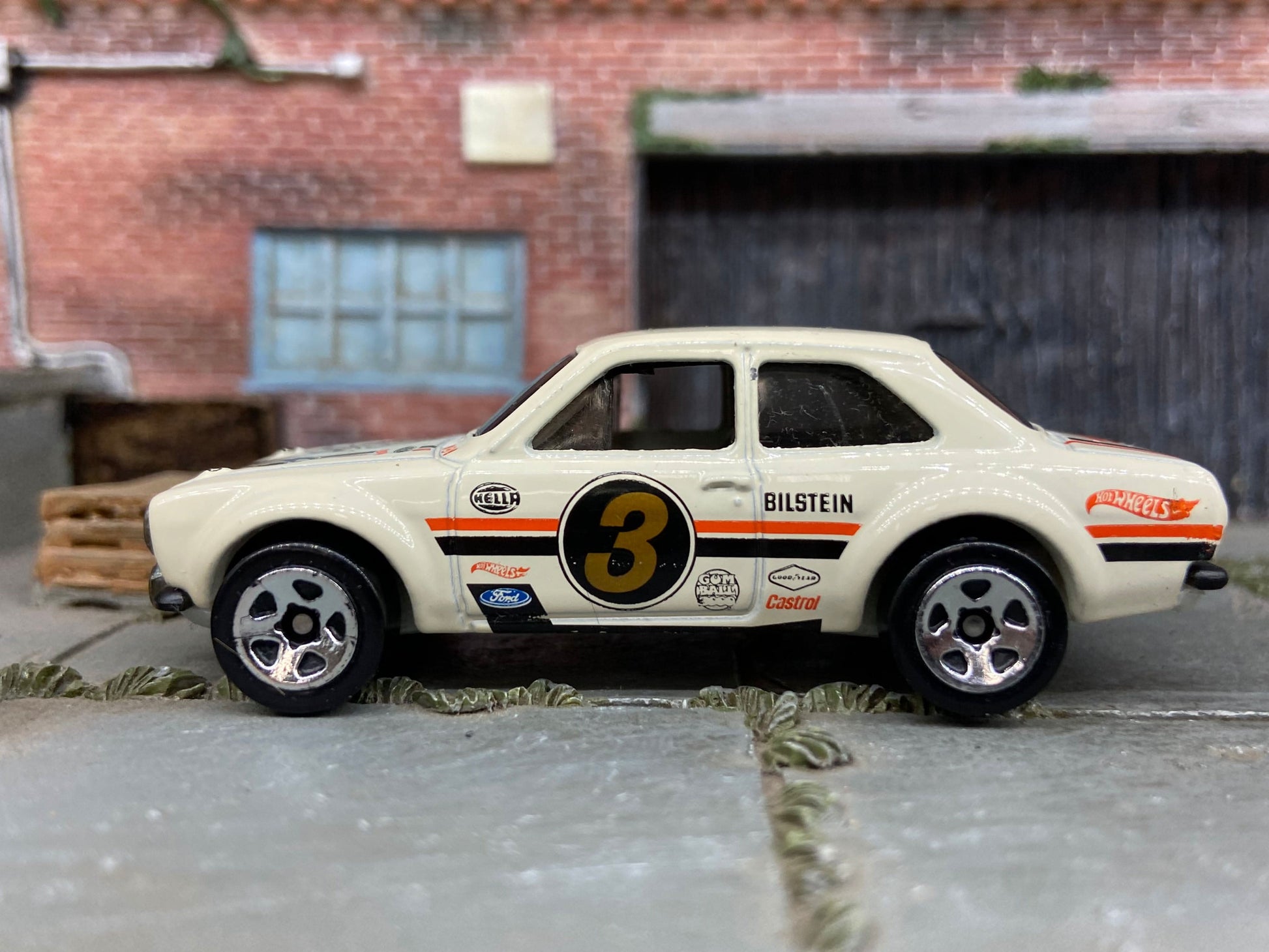 Loose Hot Wheels 1970 Ford Escort RS 1600 Dressed in Off White #3 Gum Ball 3000 Race Livery
