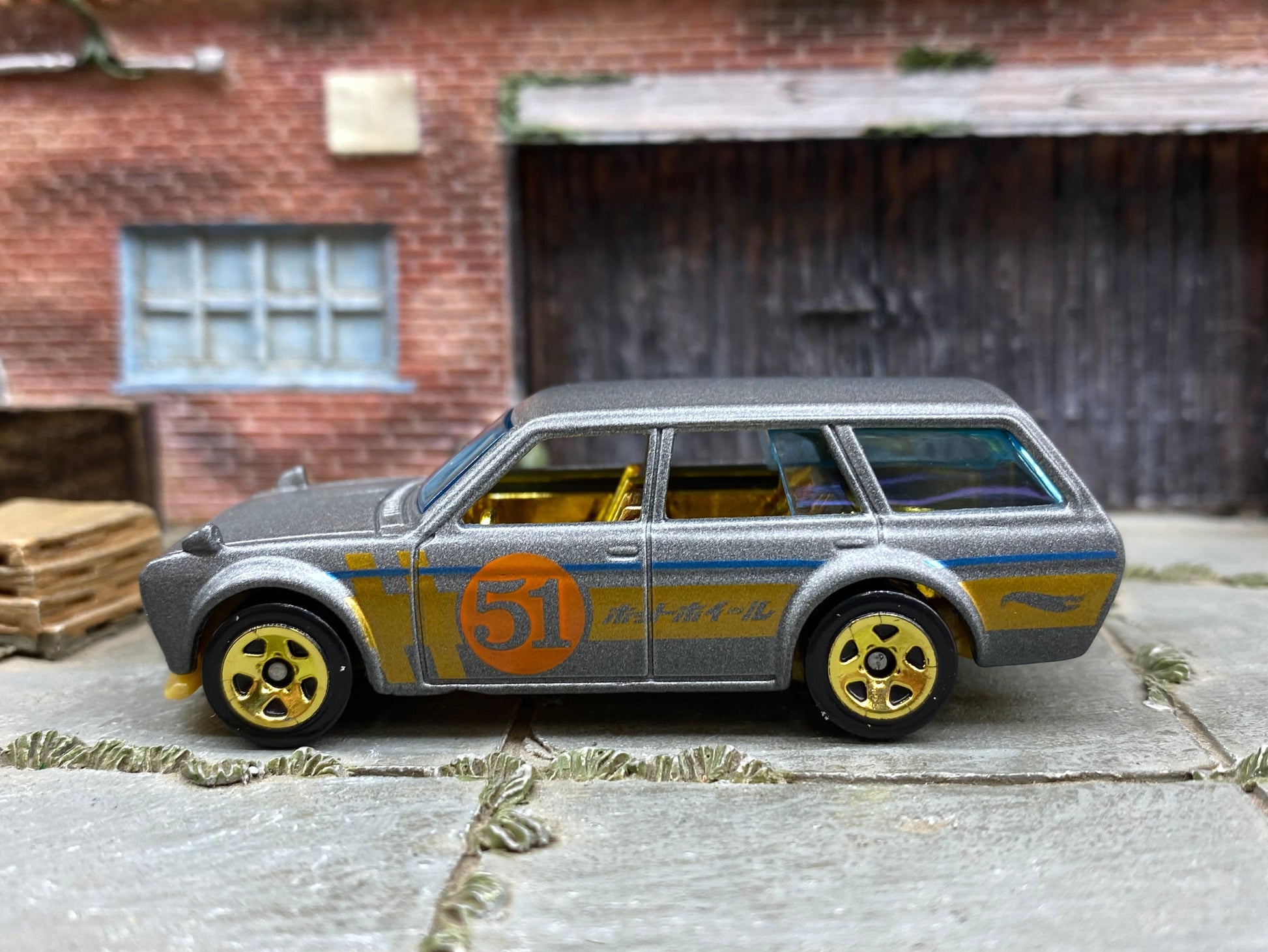Loose Hot Wheels - 1971 Datsun 510 Wagon - Gray and Gold 51st Anniversary