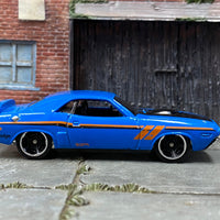 Loose Hot Wheels - 1971 Dodge Challenger - Blue and Black