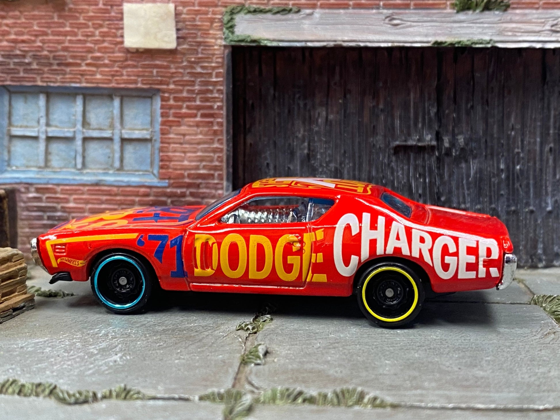 Loose Hot Wheels - 1971 Dodge Charger - Red and Yellow Art Cars