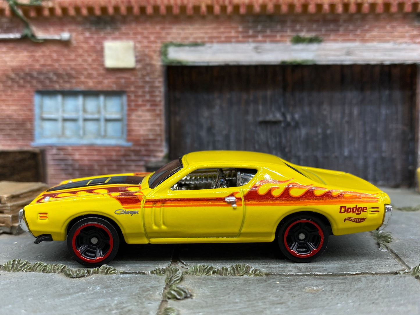 Loose Hot Wheels - 1971 Dodge Charger - Yellow and Black with Flames