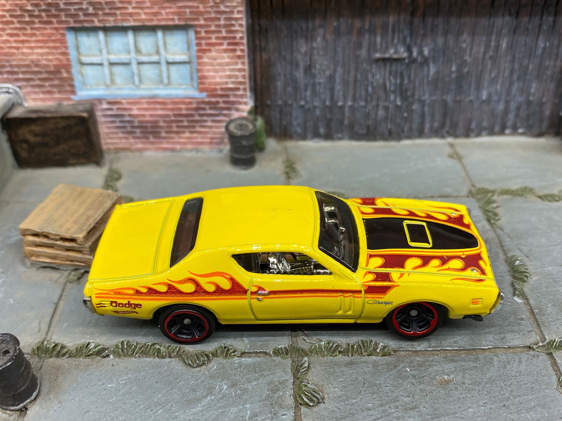 Loose Hot Wheels - 1971 Dodge Charger - Yellow and Black with Flames
