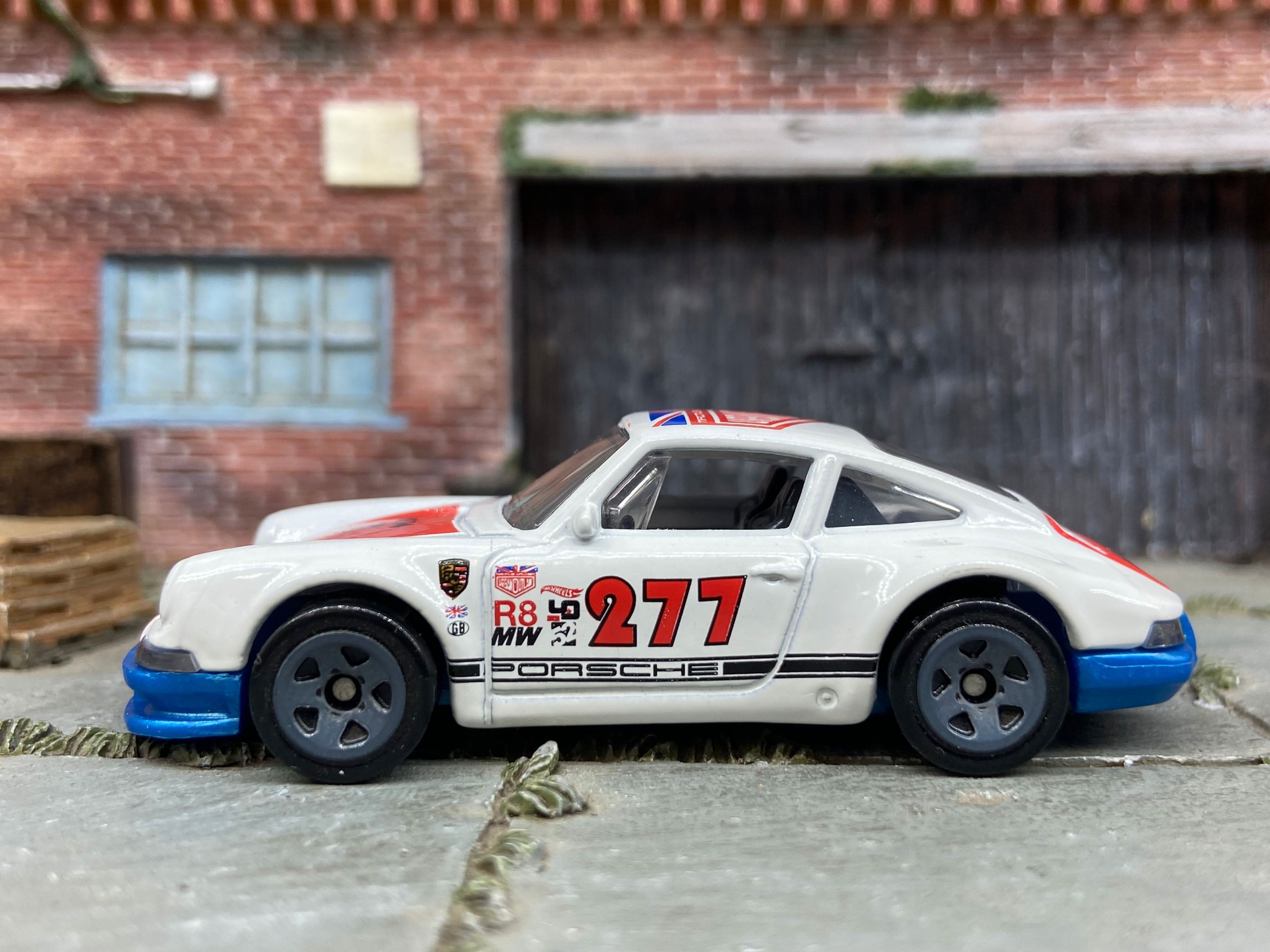 Loose Hot Wheels - 1971 Porsche 911 - White and Red Urban Outlaw