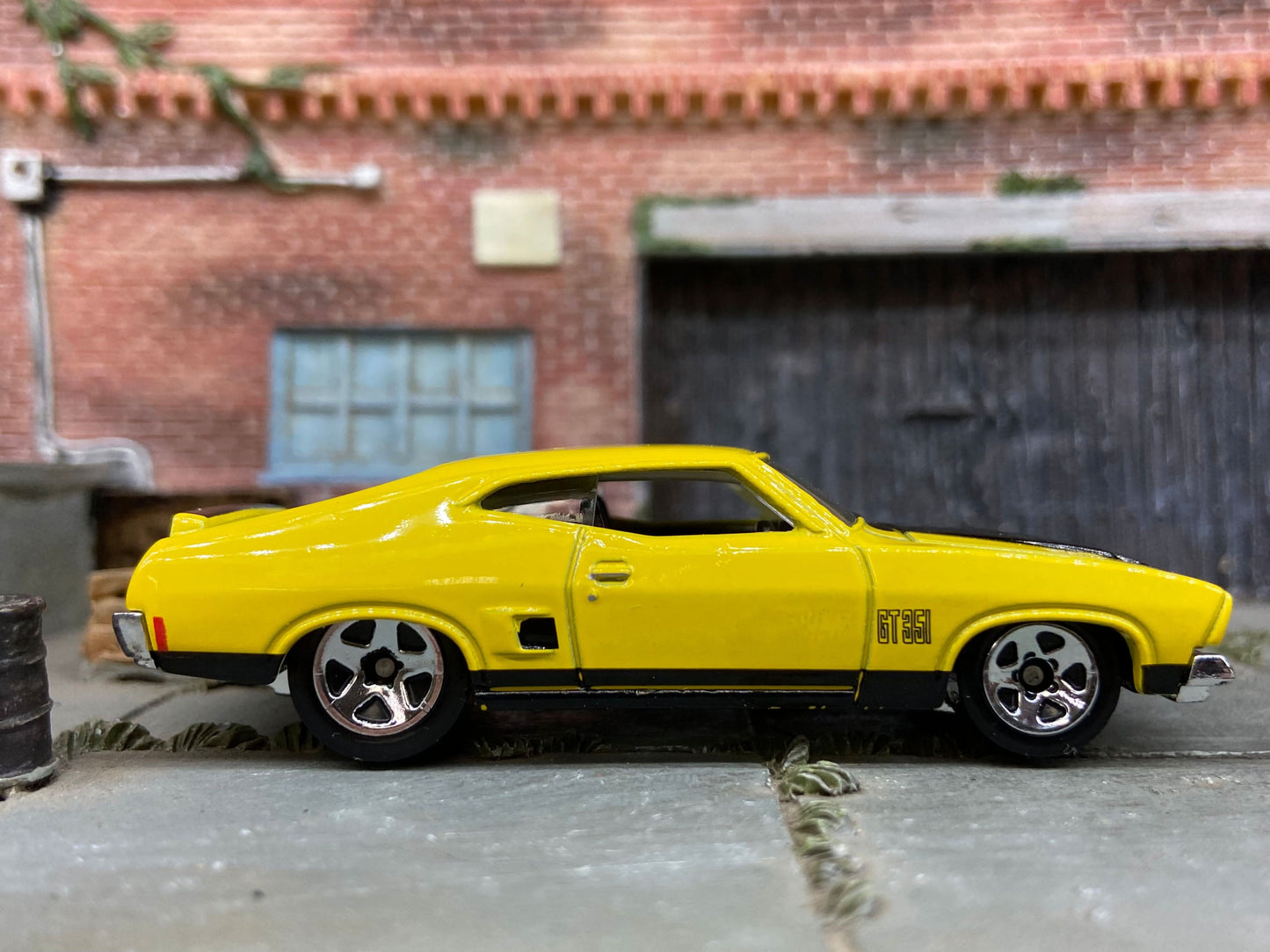 Loose Hot Wheels - 1973 Ford Falcon XB - Yellow and Black
