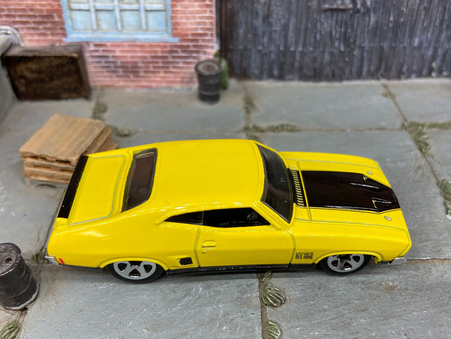 Loose Hot Wheels - 1973 Ford Falcon XB - Yellow and Black