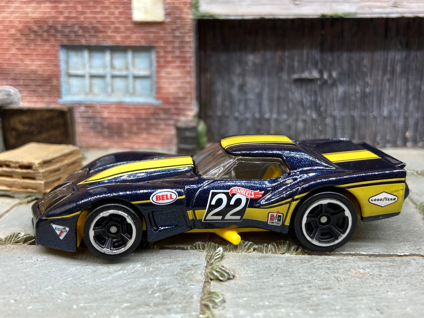 Loose Hot Wheels - 1976 Chevy Corvette Greenwood - Dark Blue and Gold 22