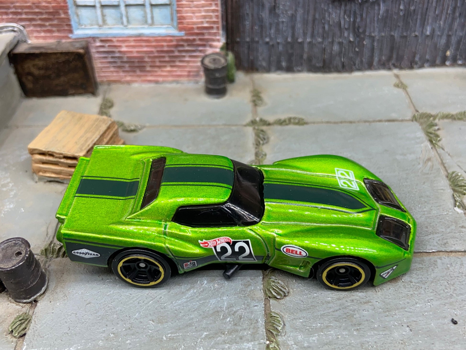 Loose Hot Wheels - 1976 Chevy Corvette Greenwood - Green and Black 22