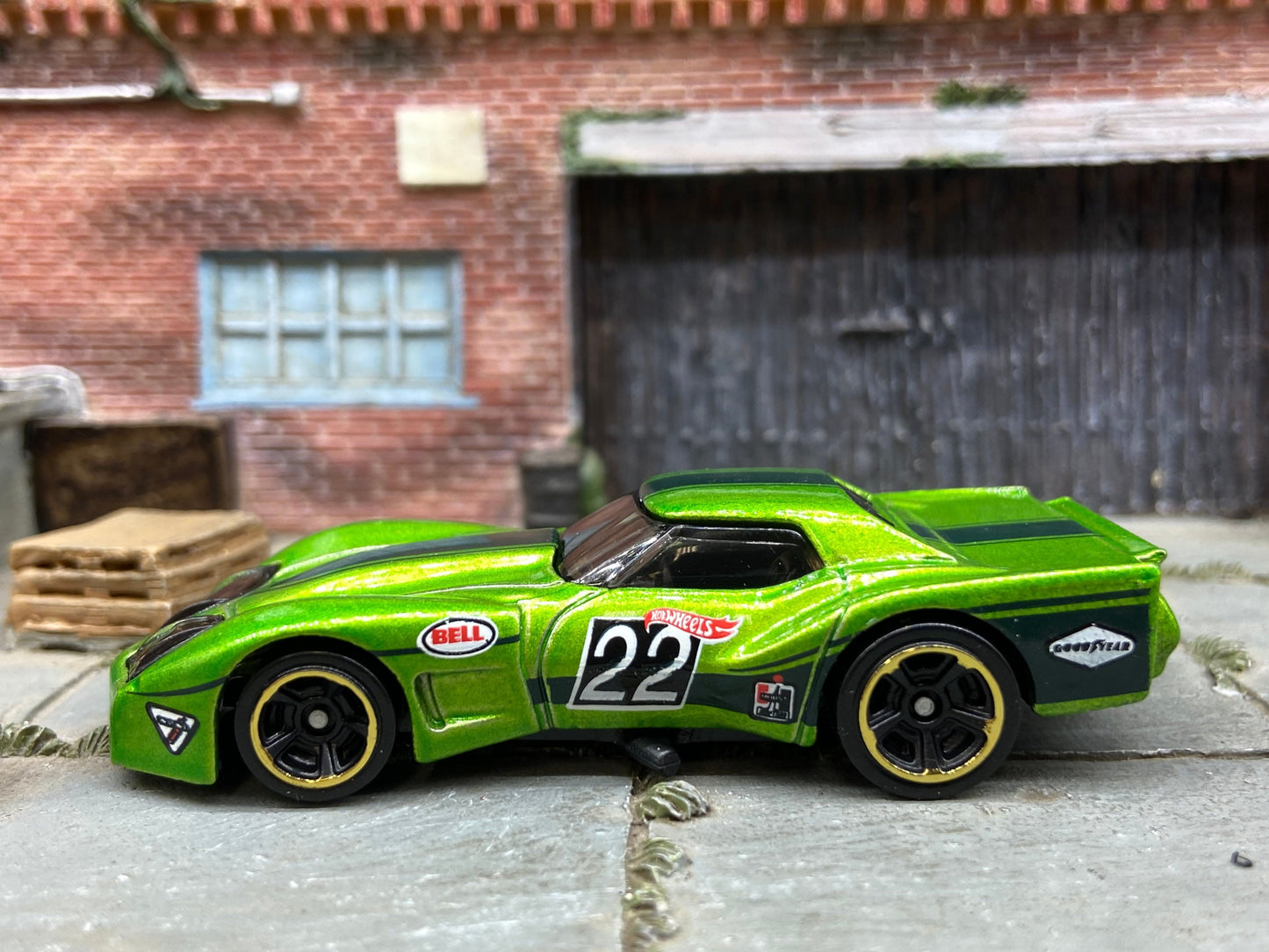 Loose Hot Wheels - 1976 Chevy Corvette Greenwood - Green and Black 22