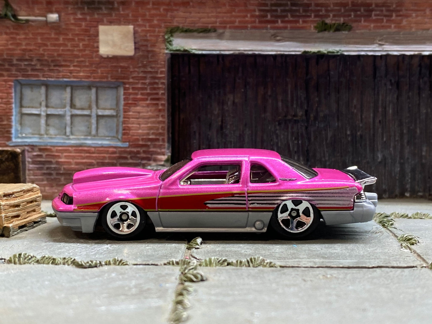 Loose Hot Wheels - 1988 Ford Thunderbird Pro Street T-Bird - Matt and Debbie Pink and Silver
