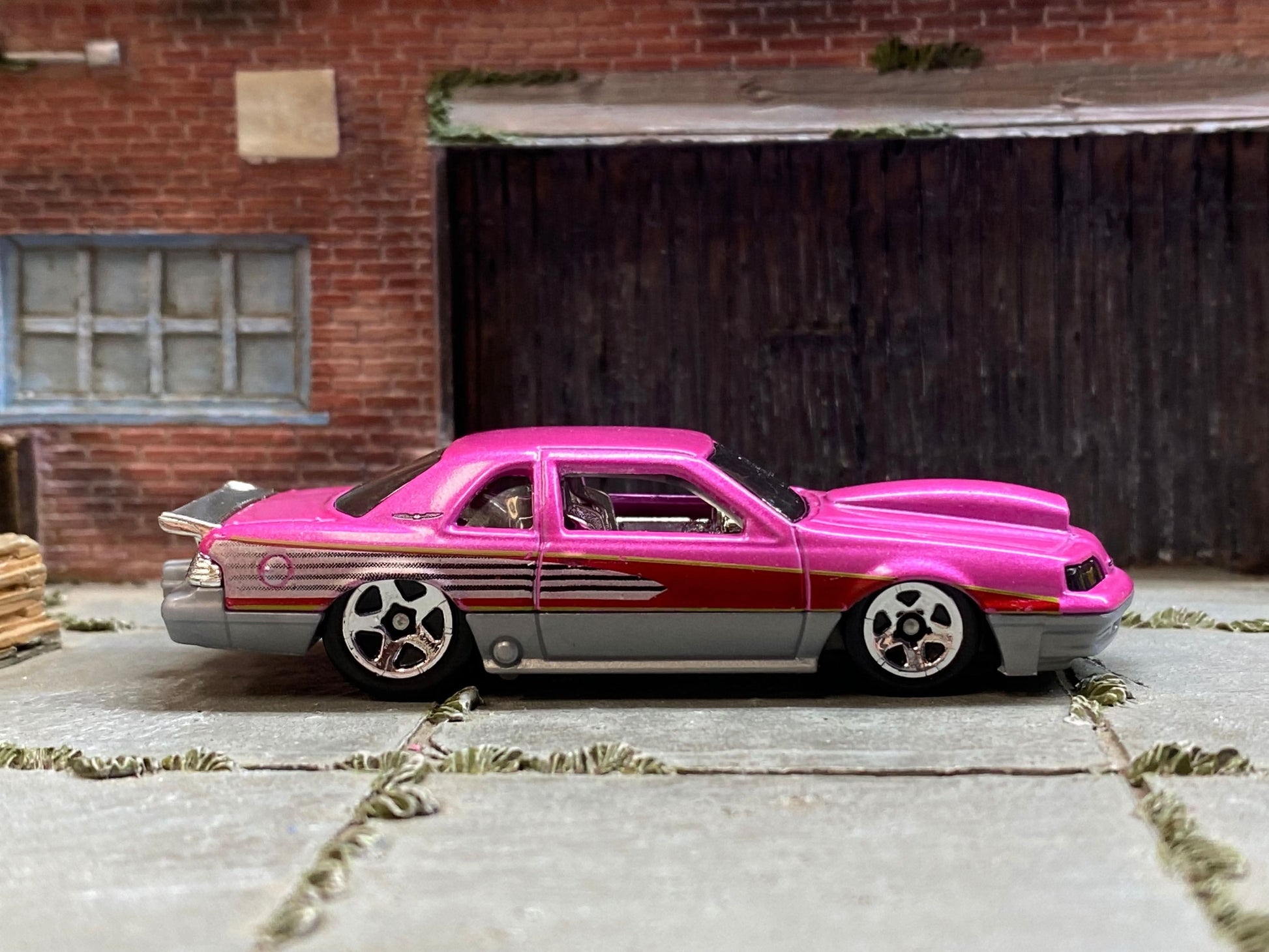 Loose Hot Wheels - 1988 Ford Thunderbird Pro Street T-Bird - Matt and Debbie Pink and Silver