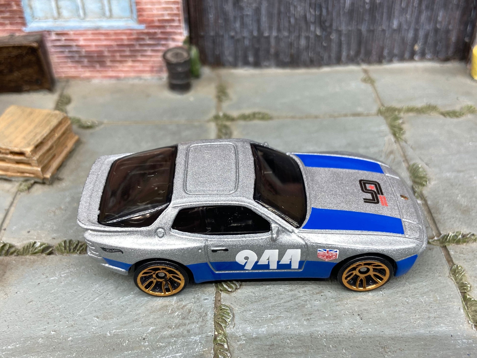 Loose Hot Wheels - 1989 Porsche 944 Turbo - Silver and Blue Urban Outlaw Livery