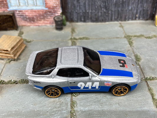 Loose Hot Wheels - 1989 Porsche 944 Turbo - Silver and Blue Urban Outlaw Livery