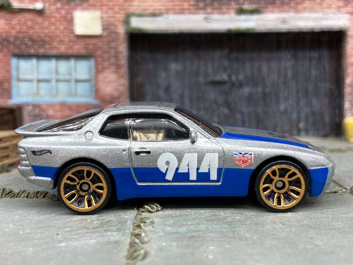 Loose Hot Wheels - 1989 Porsche 944 Turbo - Silver and Blue Urban Outlaw Livery