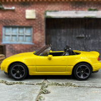 Loose Hot Wheels 1991 Mazda MX-5 Miata - Yellow