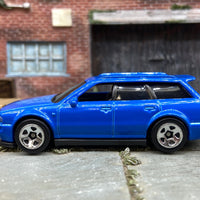 Loose Hot Wheels 1994 Audi Avant RS2 Dressed in Blue