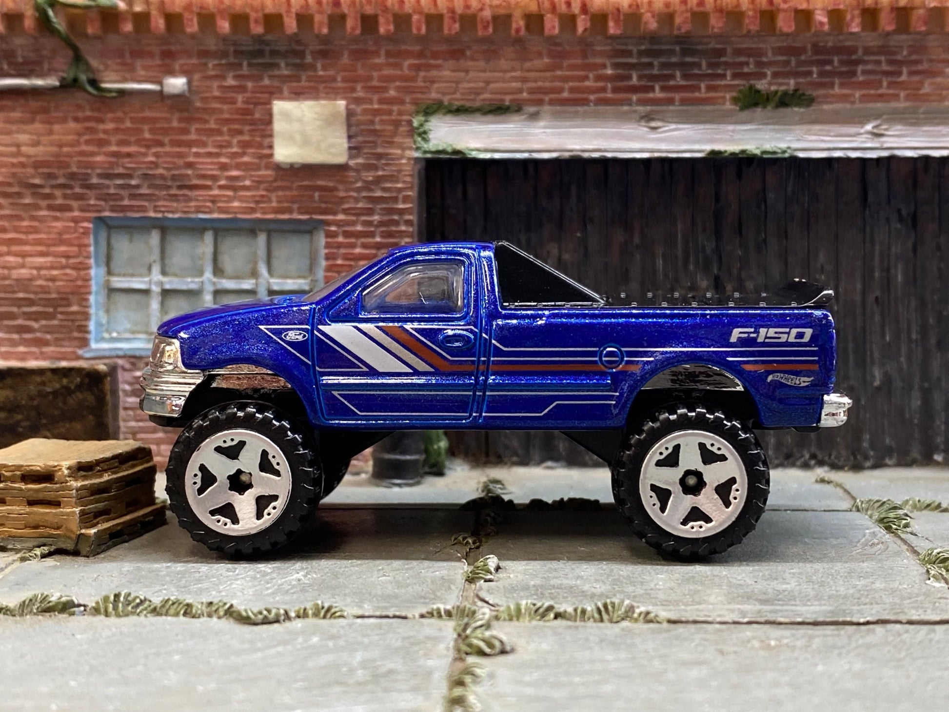 Loose Hot Wheels - 1997 Ford F150 4X4 Truck - Blue, White and Red