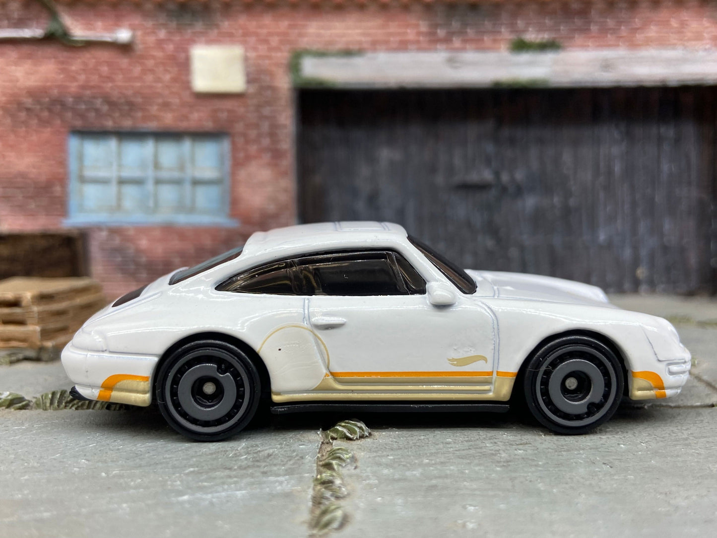 Loose Hot Wheels - 1996 Porsche Carrera - White with Stripes