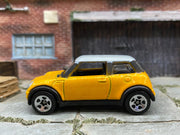Loose Hot Wheels - 2001 Mini Cooper - Yellow and White