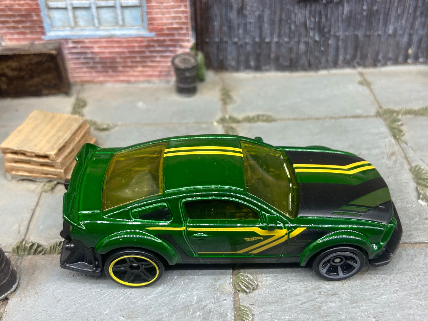 Loose Hot Wheels - 2005 Ford Mustang Race Car - Green, Black and Yellow