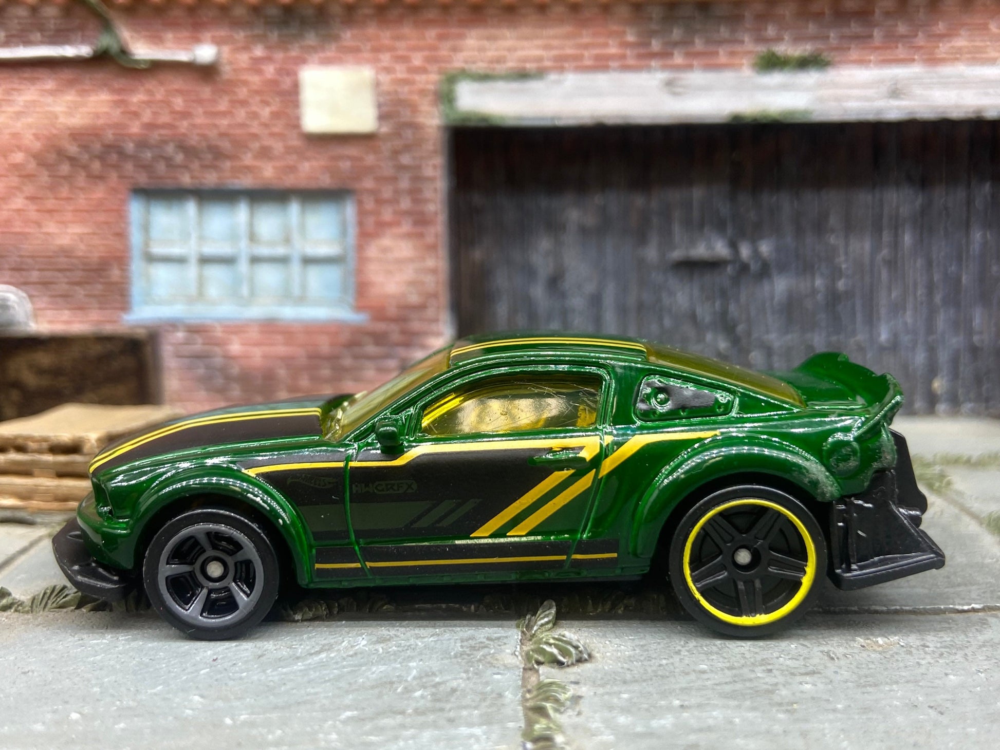 Loose Hot Wheels - 2005 Ford Mustang Race Car - Green, Black and Yellow
