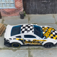 Loose Hot Wheels - 2005 Ford Mustang Race Car - White, Yellow and Black Hot Wheels