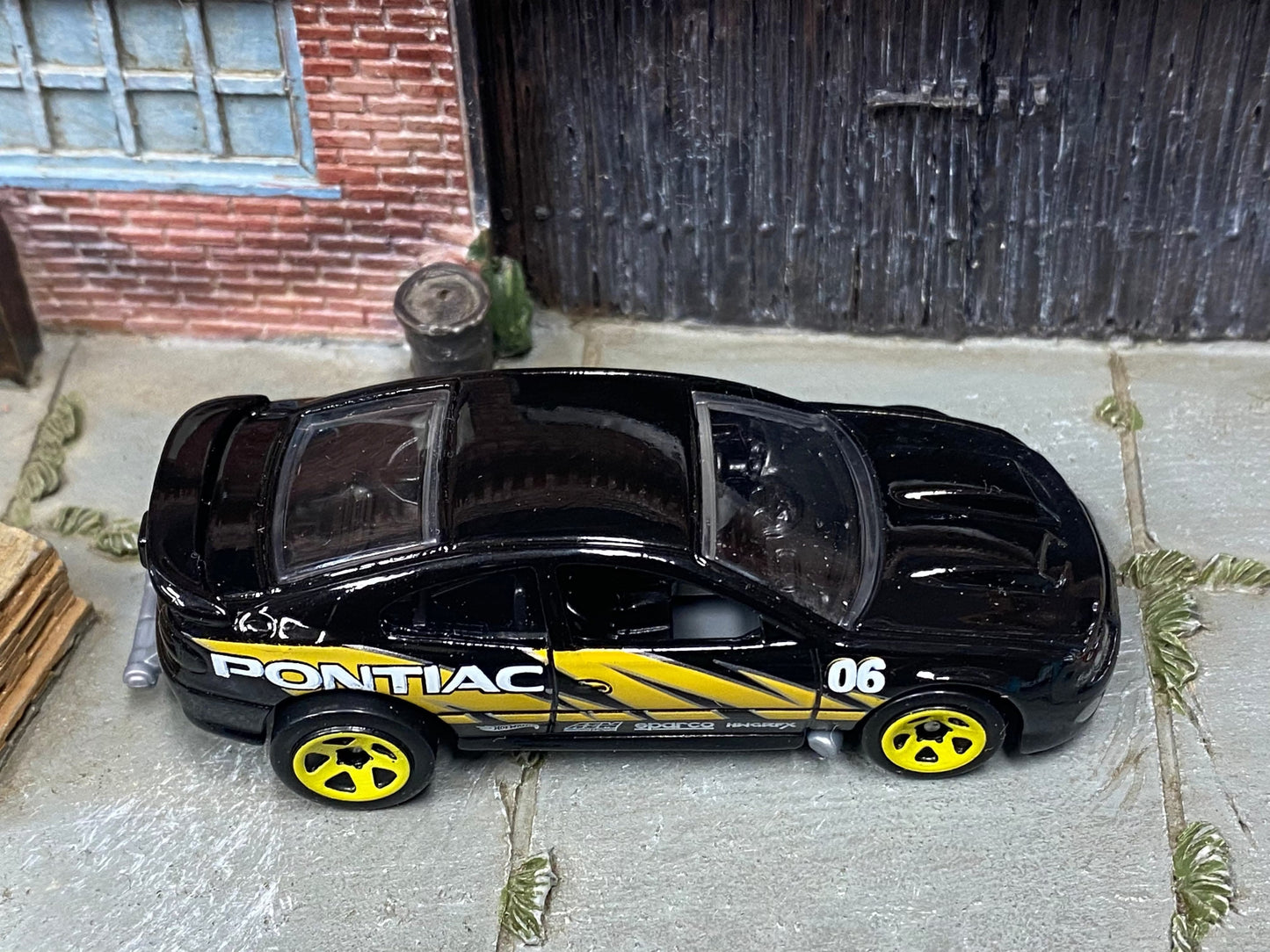Loose Hot Wheels - 2006 Pontiac GTO Drag Car - Black and Yellow Pontiac Livery